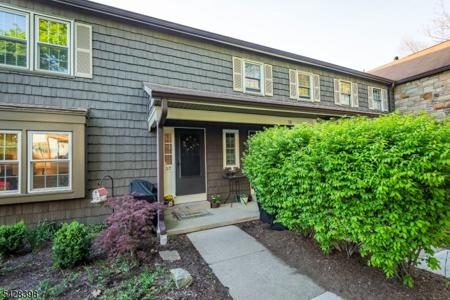57 Oriole Dr