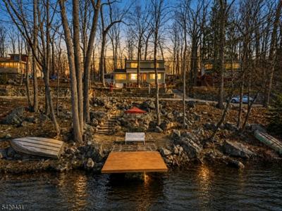 51 Lakeside Dr