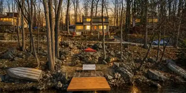 51 Lakeside Dr