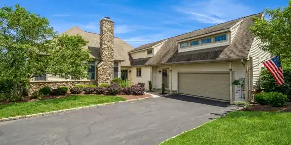 4 Troon Dr