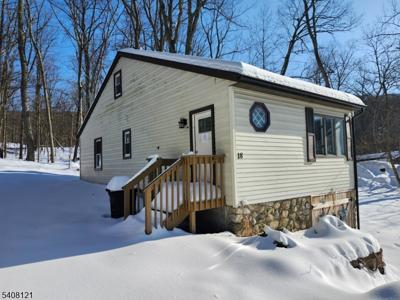 18 Mountainside Dr