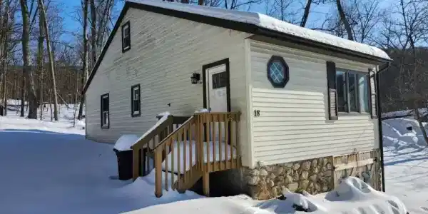 18 Mountainside Dr