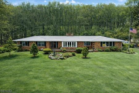 25 Ruth Dr