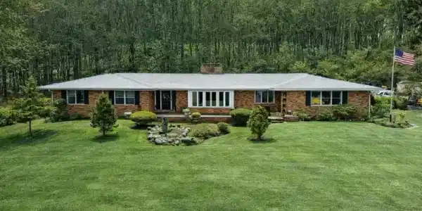 25 Ruth Dr