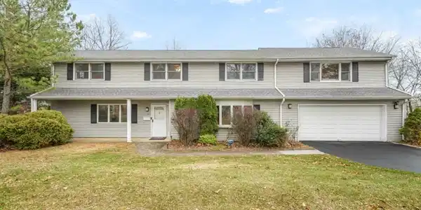 12 Clinton Ln