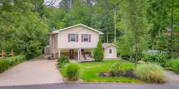 11 White Birch Trl