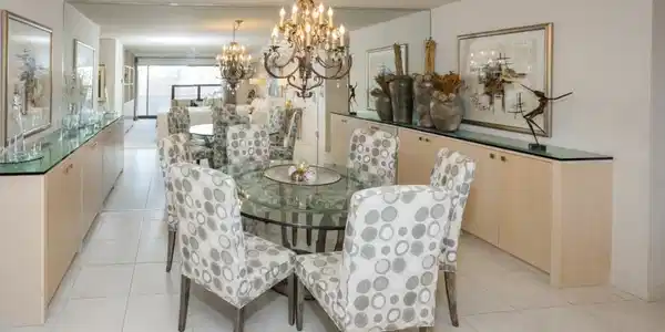 2 Claridge Dr
