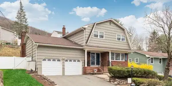 32 Schirra Dr