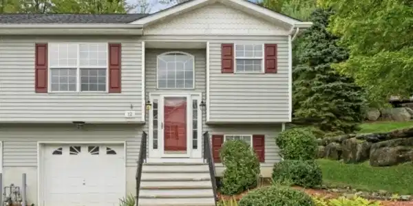 12 Oak Point Dr