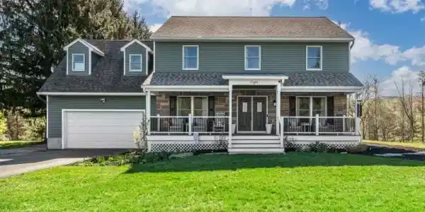 8 East Gate Dr