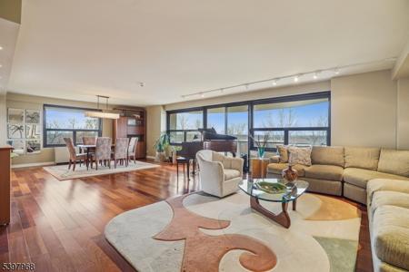 2 Claridge Dr Apt 1CW