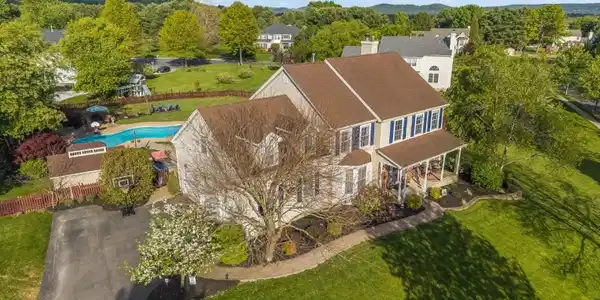 15 Foxwood Ln