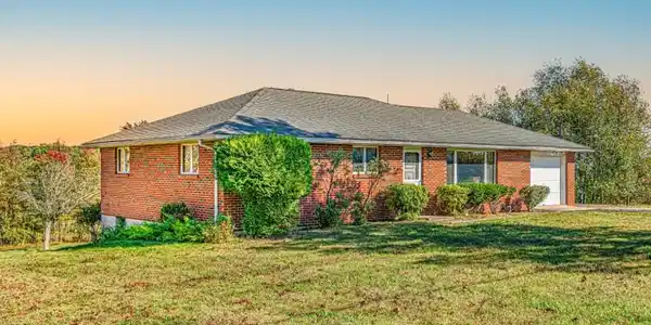 390 Montana Rd