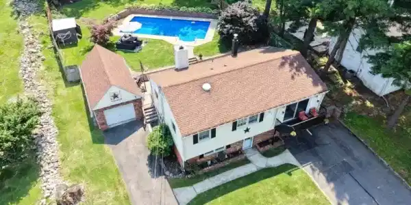 47 Summit Rd