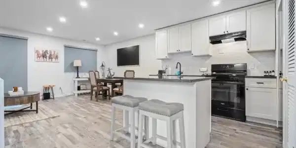 2 Solitude Ct
