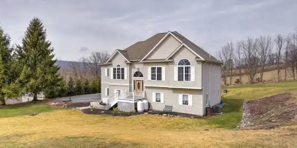 6 Glory Ln