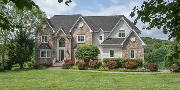 11 Trout Brook Ct