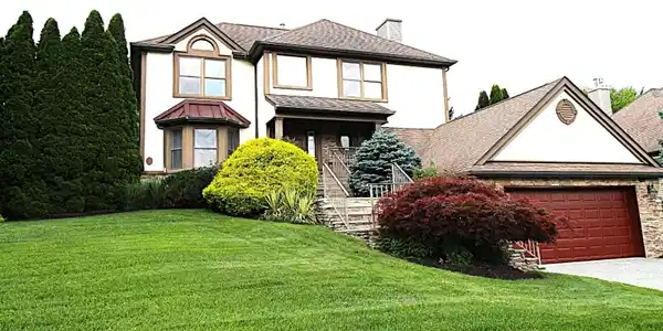 11 Cypress Ln