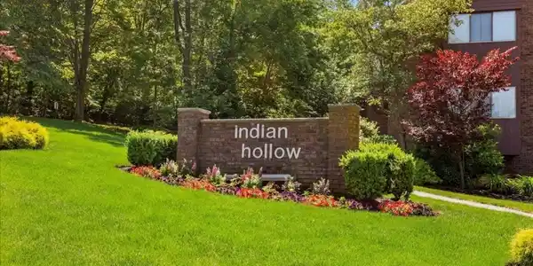 218 Indian Hollow Ct