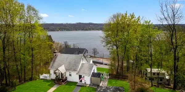 6 Lakeview Ter