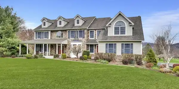 2 Elaine Ct