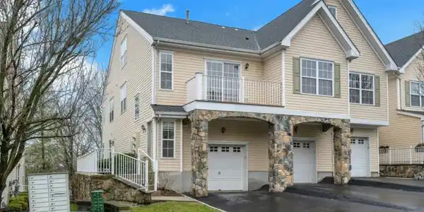 22 Mountainside Dr