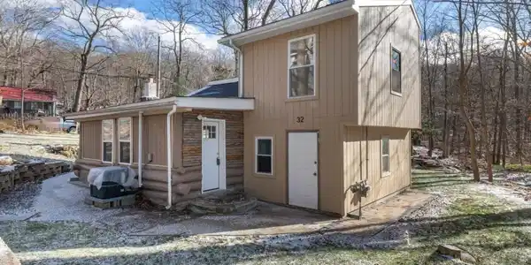 32 E Park Dr