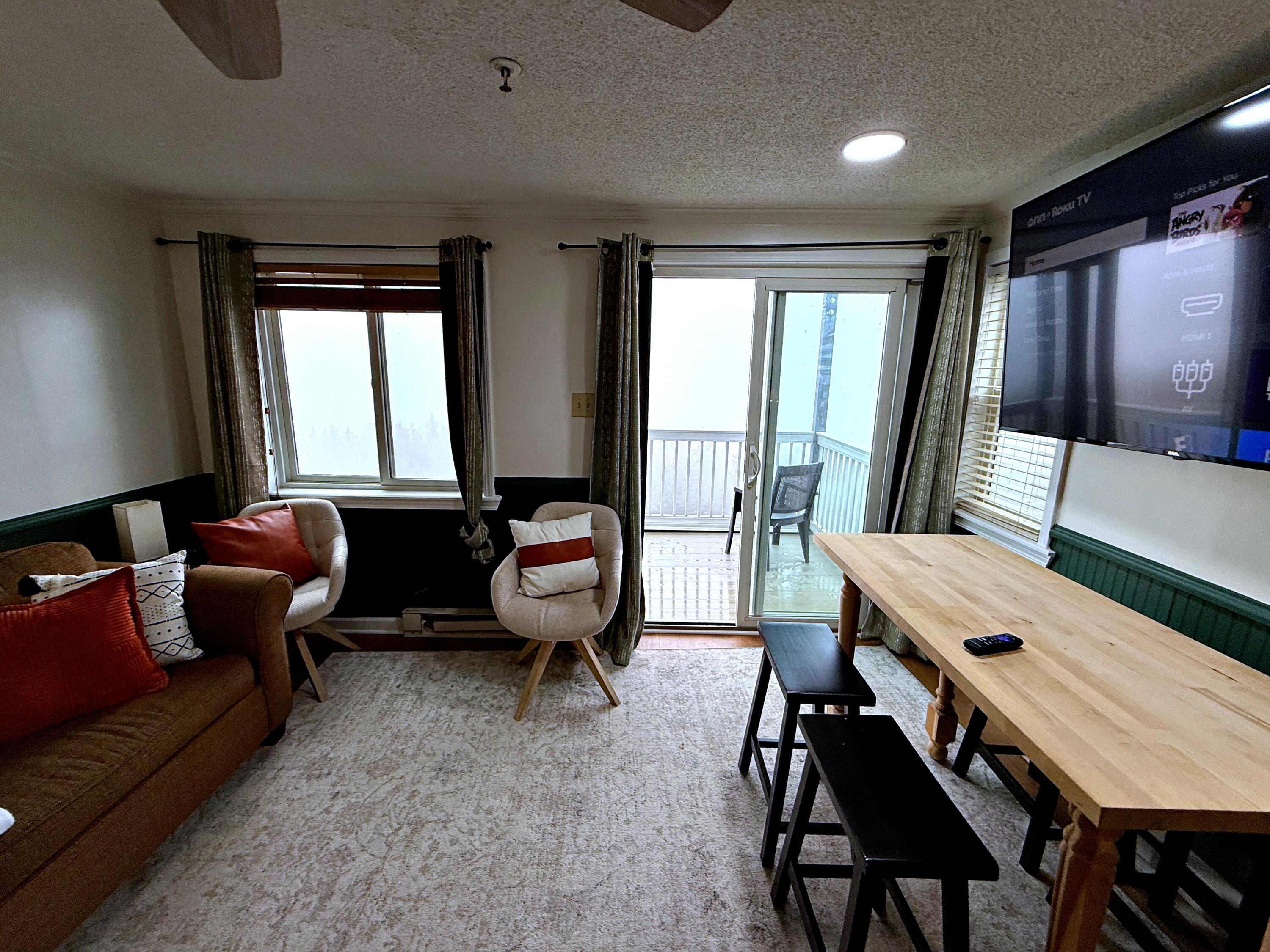 Image 4: living area2