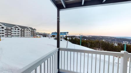 240 Mountain Ldg Ln