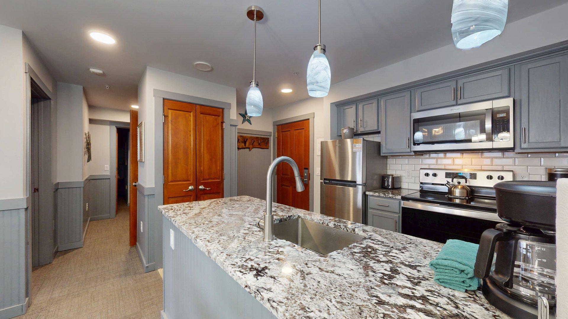 Image 4: 6175-Snowshoe-DrRimfire-Lodge-250249-020