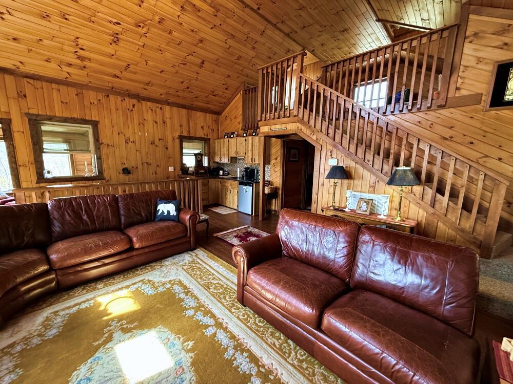 Image 3: family room3