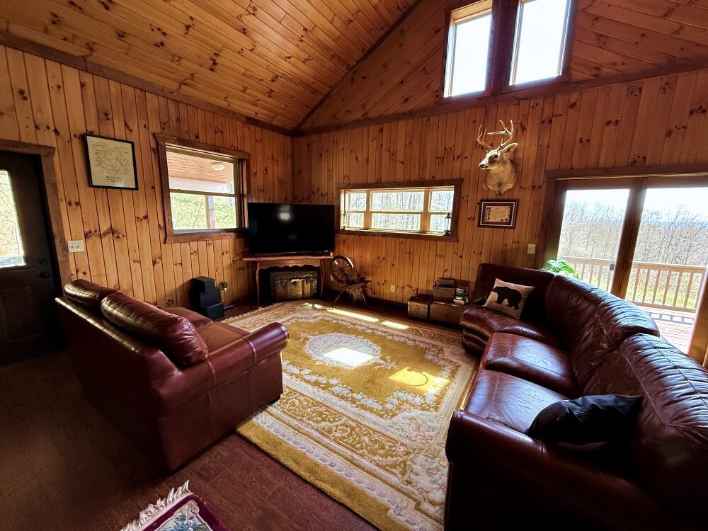 Image 4: family room2