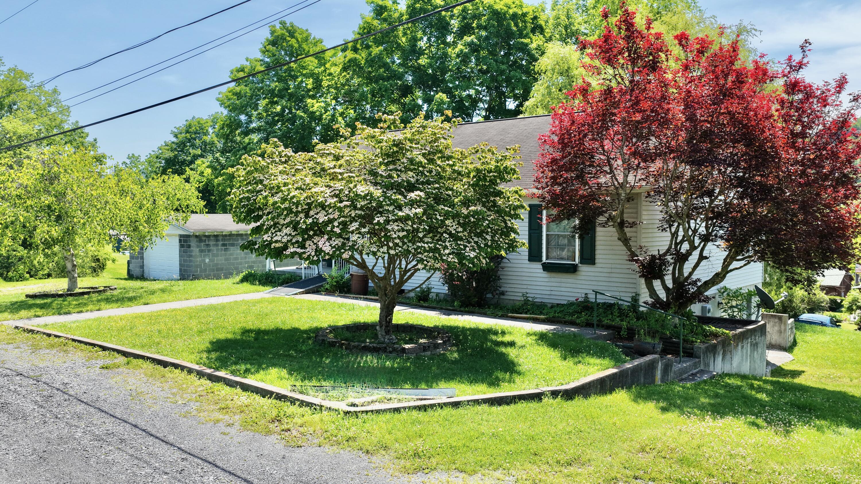 Image 3: 965 Greenbrier Ave, Ronceverte WV