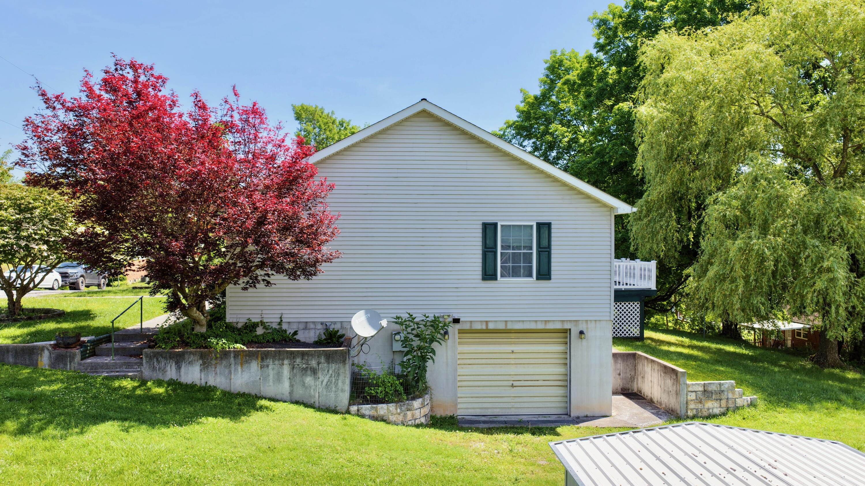 Image 4: 965 Greenbrier Ave, Ronceverte WV