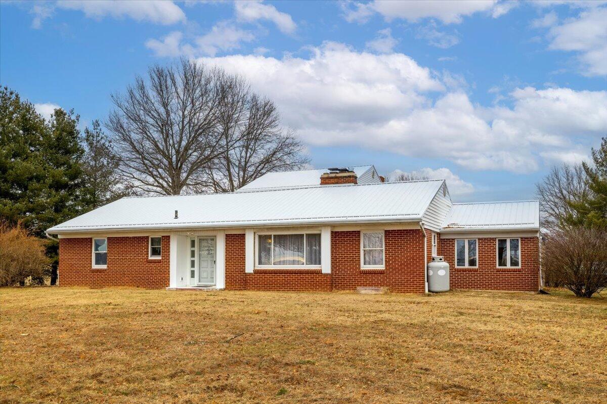 Image 2: 01-Exterior-4