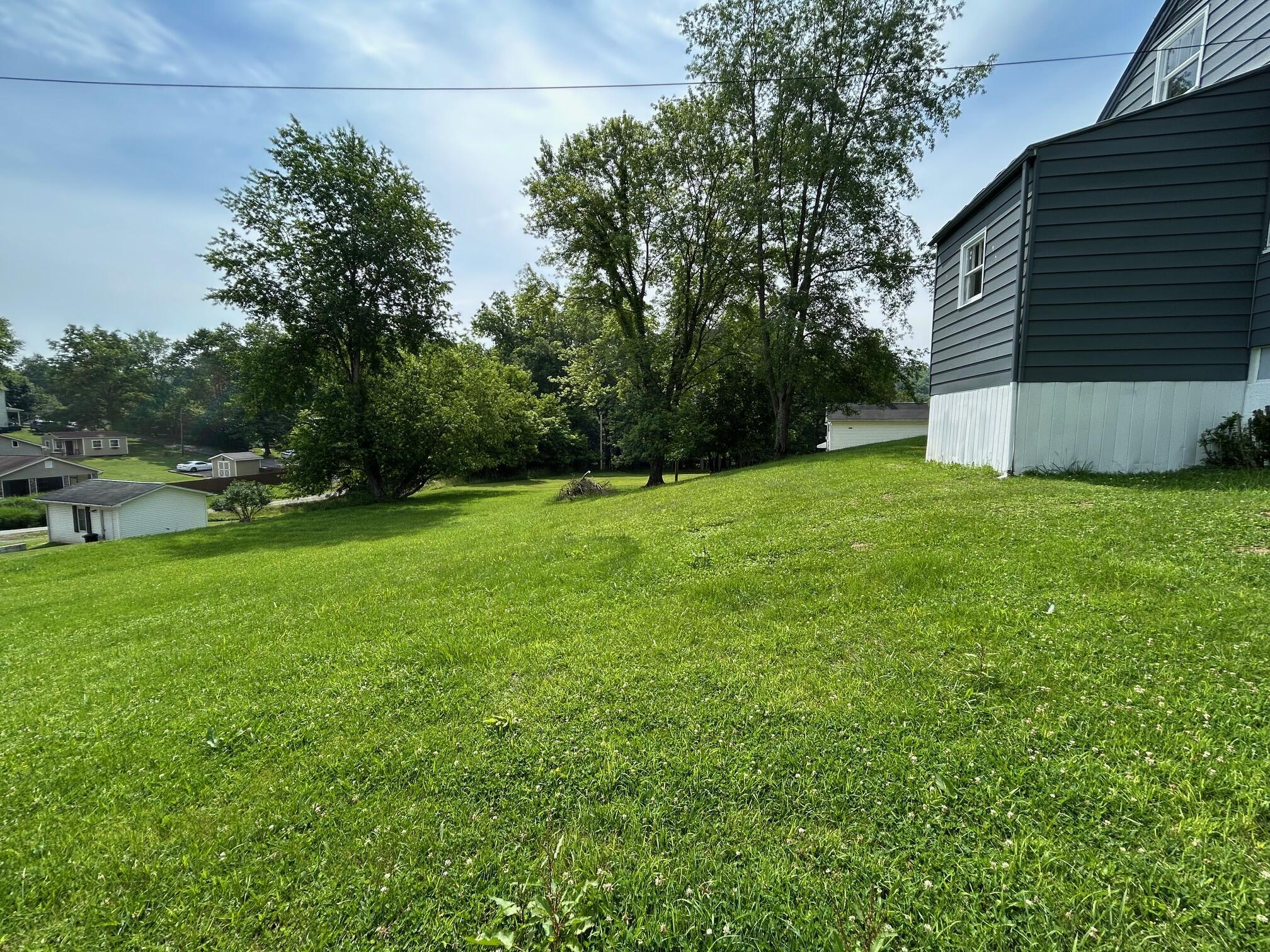 Image 3: Lot 2