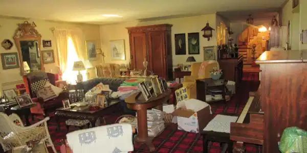 Image 3: Living Area