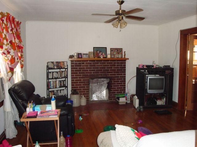 Image 3: Living Room