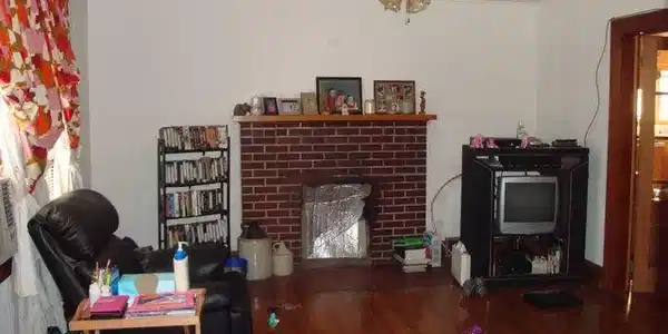 Image 3: Living Room