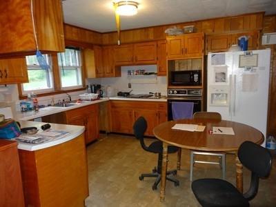 Image 4: Kitchen