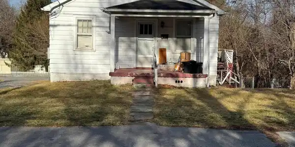 399 Holt Ln