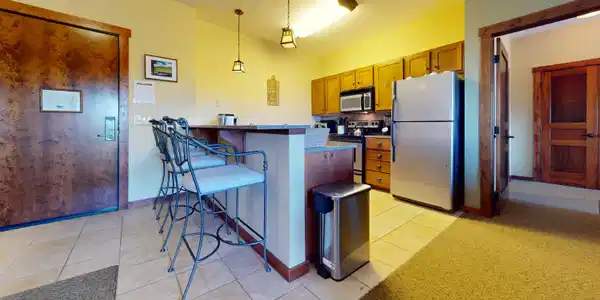 Image 4: Kitchen