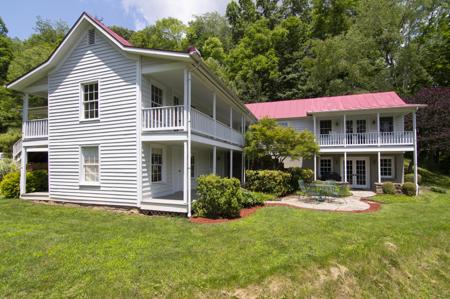 90 Taylor Ln