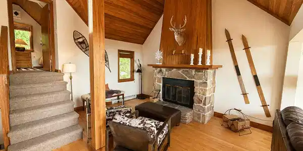 Image 4: living area