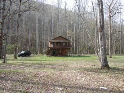 492 Riverbank Dr