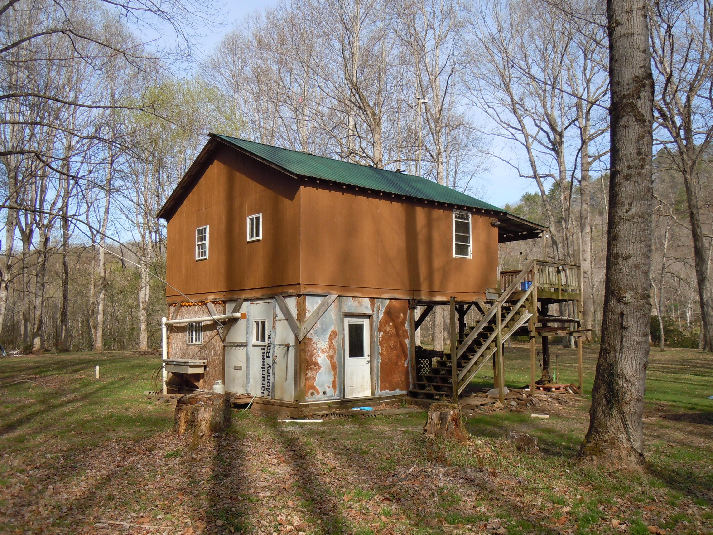 Image 3: 2 CABIN from E
