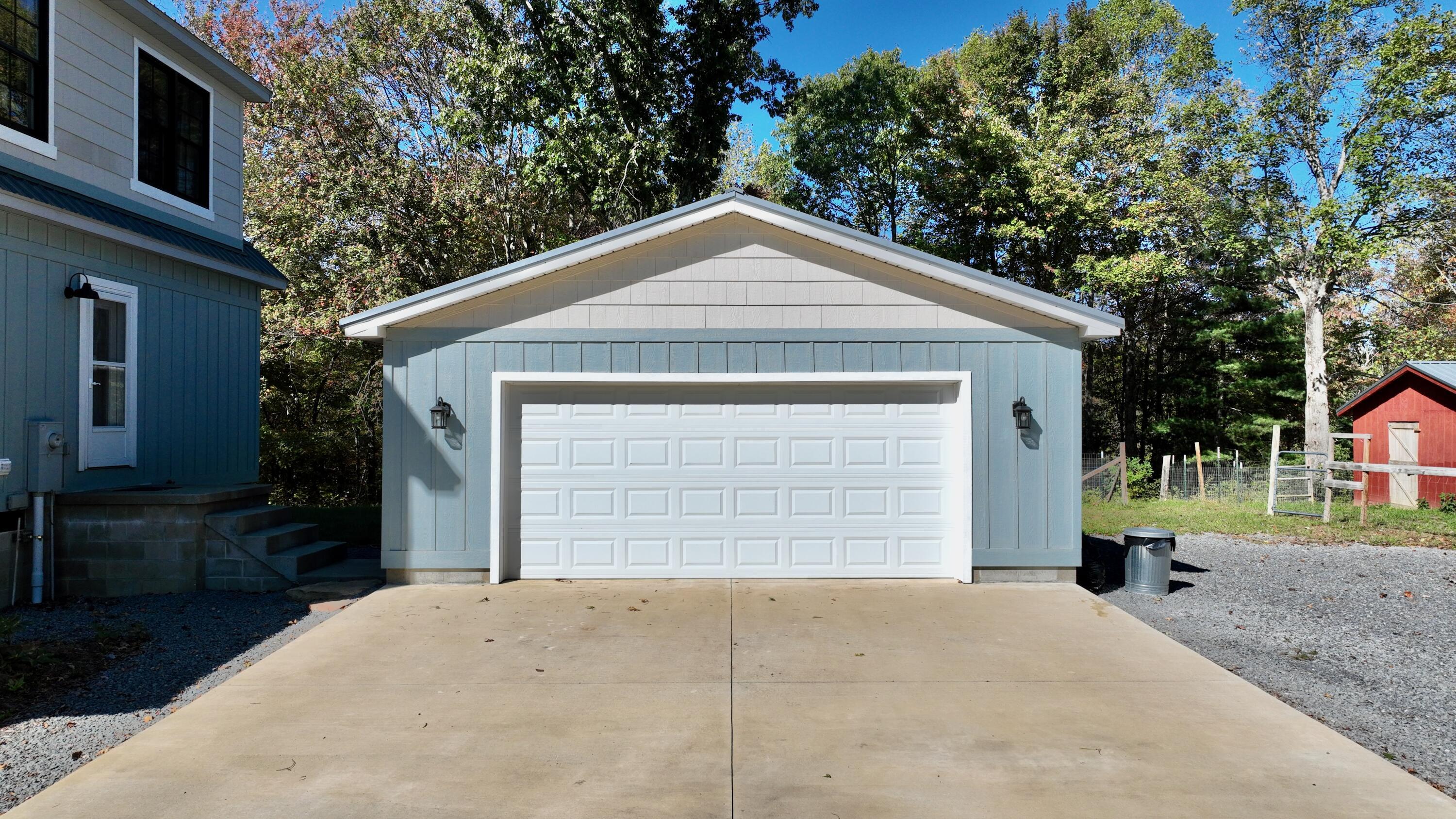 Image 2: Nice 24X24 Detached Garage