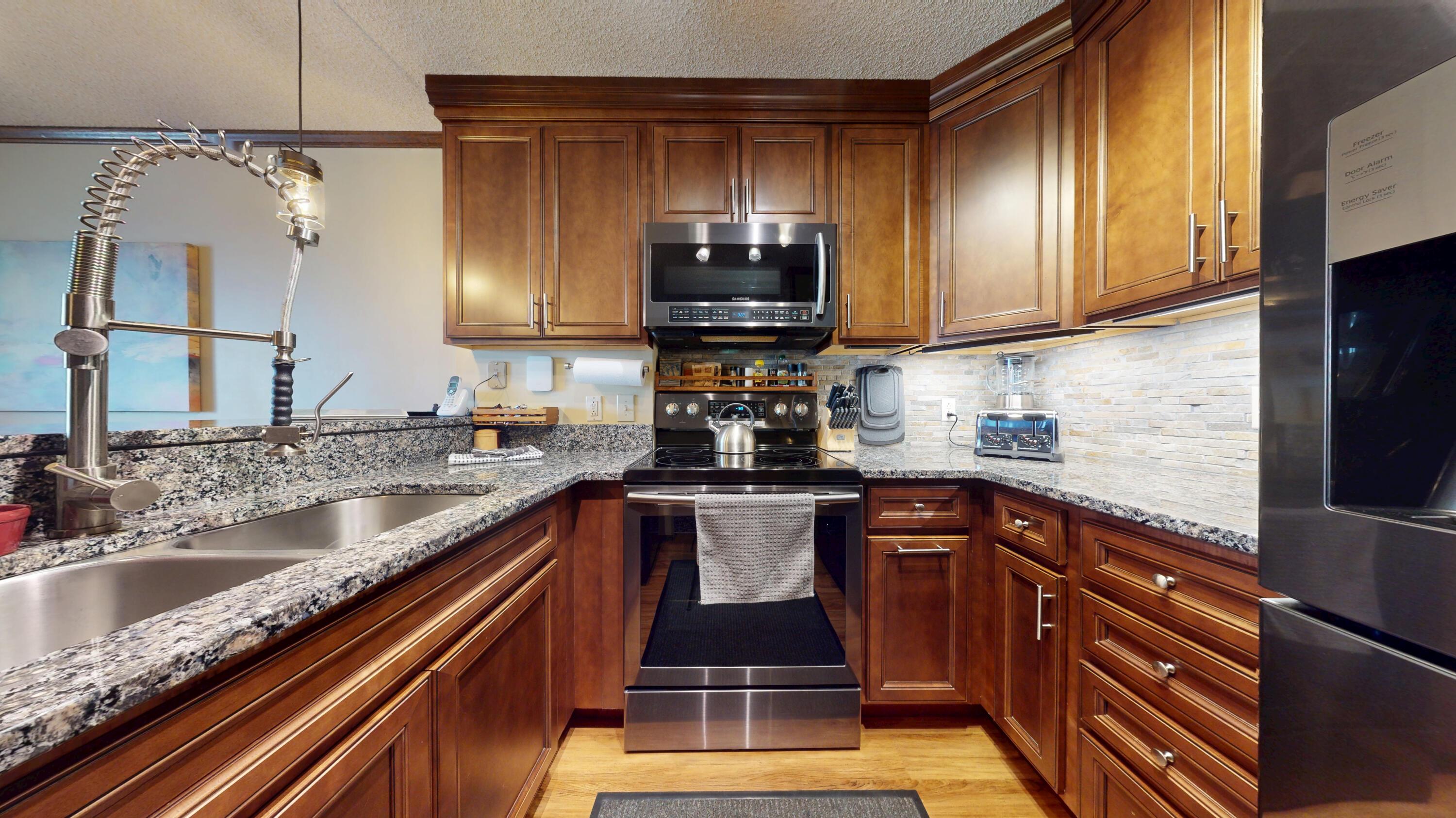 Image 4: Kitchen