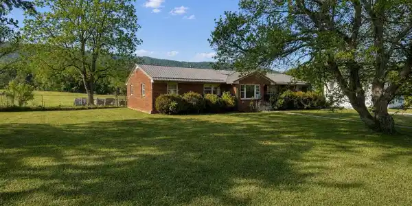 2088 Seneca Trl S