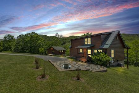 57 Hillside Bluffs Ln